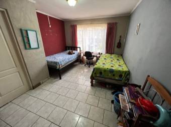 Se vende casa con zona verde en Heredia 23-2289