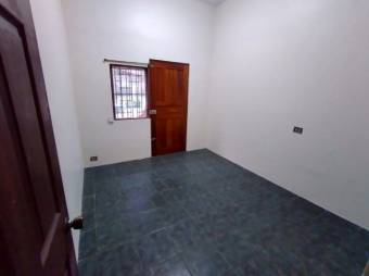 Se vende casa esquinera en Heredia Centro 23-387