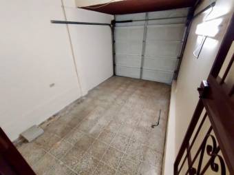 Se vende casa esquinera en Heredia Centro 23-387