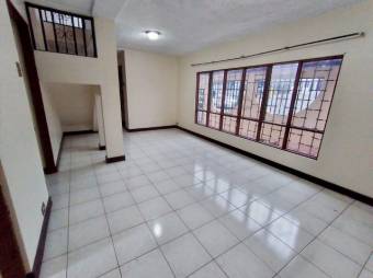 Se vende casa esquinera en Heredia Centro 23-387