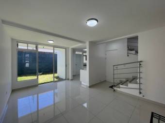 Se vende hermosa casa en condominio ubicado en zona de alta plusvalía en San Pablo de Heredia 23-397