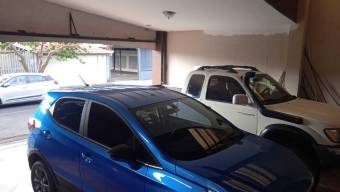 Se vende espaciosa en Heredia 23-1287