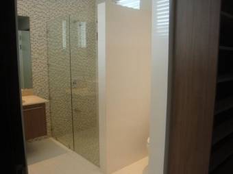 Bonito Apartamento con Piscina en Alquiler en Santa Ana. CG-23-2600