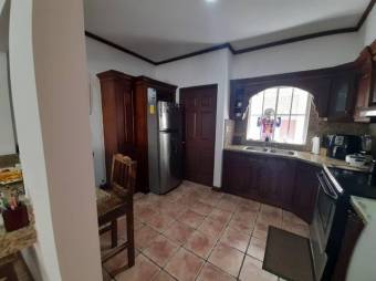 Se vende bella casa en Belén, San Antonio 23-1382