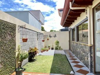 Casa en Venta en Grecia, Alajuela. RAH 23-2627