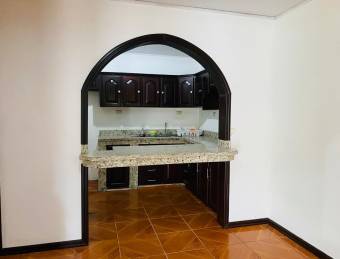 Bonita y Cómoda casa familiar en Guapiles Centro en Venta. CG-23-2502