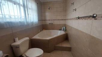 MLS-23-2978 VENTA CASA AGUA CALIENTE CARTAGO 