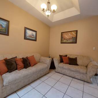 Cómoda y Bonita casa en Santa Lucia de BarvadeHeredia en Venta. CG-23-774