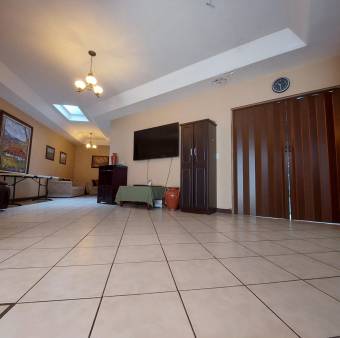 Cómoda y Bonita casa en Santa Lucia de BarvadeHeredia en Venta. CG-23-774