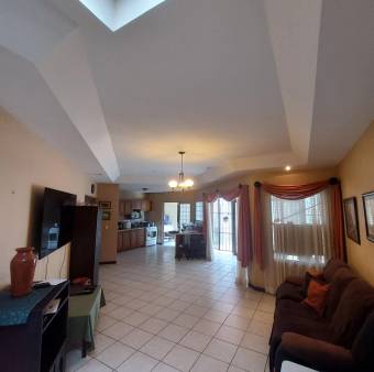 Cómoda y Bonita casa en Santa Lucia de BarvadeHeredia en Venta. CG-23-774