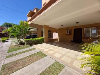 Bella y Cómoda casa en Condominio de AlajAlajuela en Venta. CG-23-1603