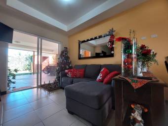 Bella y Cómoda casa en Condominio de AlajAlajuela en Venta. CG-23-1603