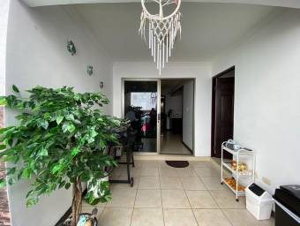 Casa en Venta en Desamparados, Alajuela. RAH 23-1274