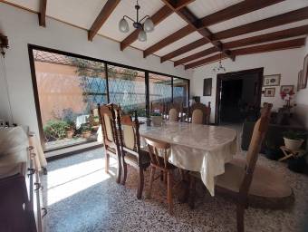 Hermosa y Moderna casa con Grandes Espacios en Rohrmoser en Venta. CG-23-2757