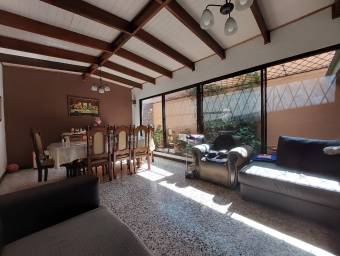 Hermosa y Moderna casa con Grandes Espacios en Rohrmoser en Venta. CG-23-2757