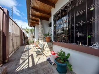 Hermosa y Moderna casa con Grandes Espacios en Rohrmoser en Venta. CG-23-2757