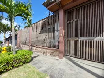 Hermosa y Moderna casa con Grandes Espacios en Rohrmoser en Venta. CG-23-2757