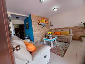 Hermosa y Amplia casa con buenos acabados en Ulloa en Venta. CG-23-2759