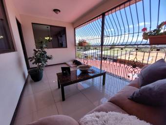 Hermosa y Amplia casa con buenos acabados en Ulloa en Venta. CG-23-2759