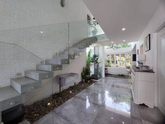 Espectacular casa en Condominio privado en AlajAlajuela en Venta. CG-23-252