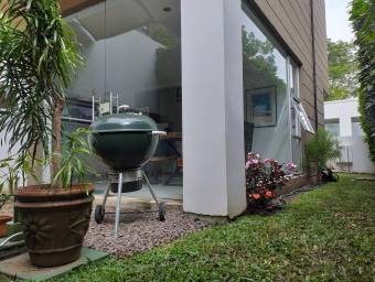 Fabulosa casa de Dos Niveles en Condominio seguro en Santa Ana Pozos en Venta. CG-23-2770