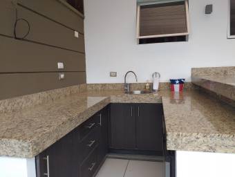 Fabulosa casa de Dos Niveles en Condominio seguro en Santa Ana Pozos en Venta. CG-23-2770