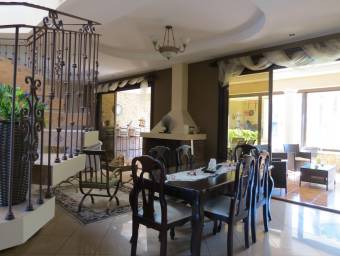 Preciosa y Acogedora casa familiar en Ciudad Cariari en Venta. CG-23-2782