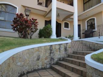 Preciosa y Acogedora casa familiar en Ciudad Cariari en Venta. CG-23-2782