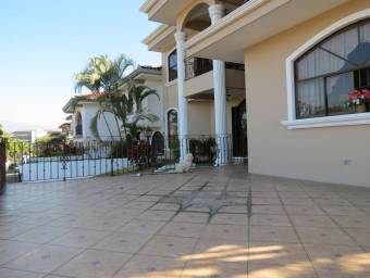 Preciosa y Acogedora casa familiar en Ciudad Cariari en Venta. CG-23-2782