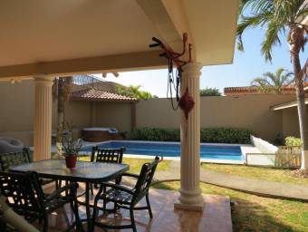 Preciosa y Acogedora casa familiar en Ciudad Cariari en Venta. CG-23-2782