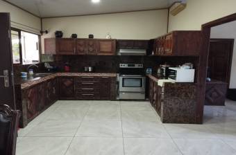 FOR SALE PROPERTY IN QUIET AREA IN TARIRE, POCOCI