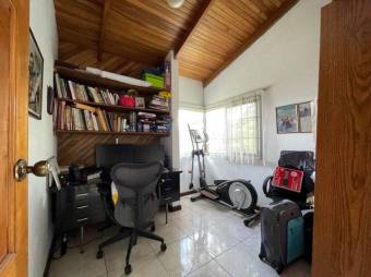 MLS-23-645 VENTA CASA ESCAZU SAN JOSE