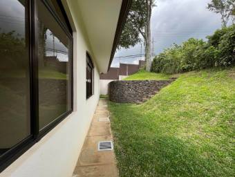 Casa en Venta en San Isidro, Heredia. RAH 23-26