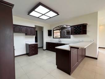 Casa en Venta en San Isidro, Heredia. RAH 23-26