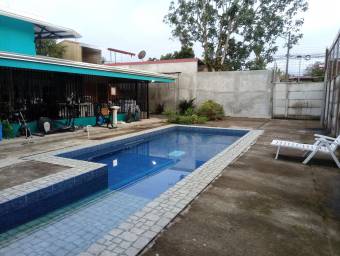 Acogedora y Moderna casa con gran lote en Guapiles en Venta. CG-23-2528