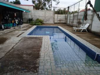 Acogedora y Moderna casa con gran lote en Guapiles en Venta. CG-23-2528