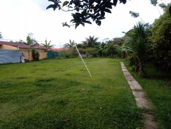 Acogedora y Moderna casa con gran lote en Guapiles en Venta. CG-23-2528