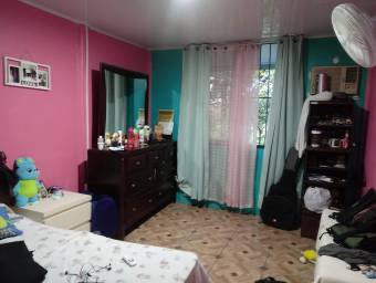 Acogedora y Moderna casa con gran lote en Guapiles en Venta. CG-23-2528