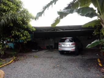 Acogedora y Moderna casa con gran lote en Guapiles en Venta. CG-23-2528