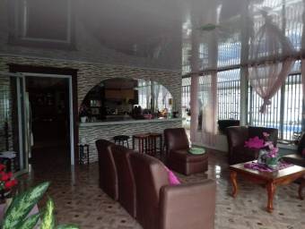 Acogedora y Moderna casa con gran lote en Guapiles en Venta. CG-23-2528