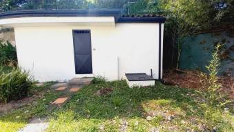 Se alquila casa con mucha zona verde y psicina privada en Brasil de Santa Ana 23-1119