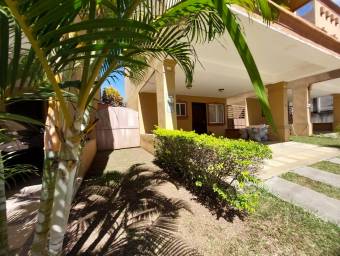 Preciosa y Amplia casa en Condominio de la Guácima, Alajuela en Venta. CG-23-1603