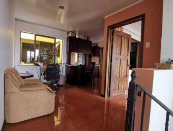 Se vende casa con 2 apartamentos en Alajuela 23-1083