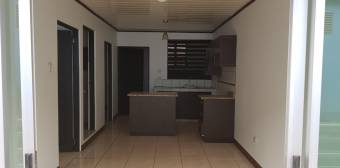 Se alquila apartamento en Guápiles Centro.