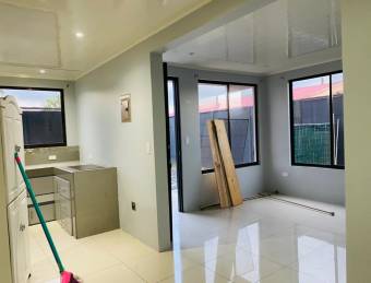 Se alquila apartamento en Guápiles, residencial Vistas Del Volcán.