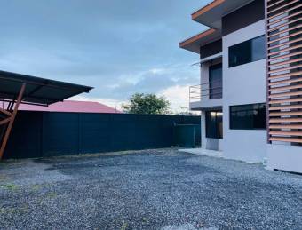 Se alquila apartamento en Guápiles, residencial Vistas Del Volcán.