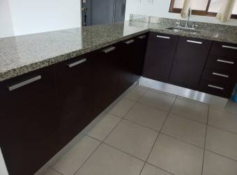 SE AQLUILA APARTAMENTO EN CONDOMINIO