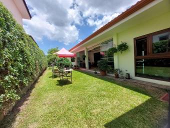 Espectacular casa en Piedades de Santa Ana en Venta. CG-23-3067