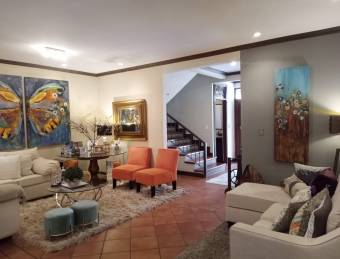 NUEVO PRECIO Amplia casa en Condo dentro de residencial Guachipelín