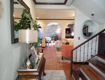 NEW PRICE Large house in Condo within a residential area Guachipelín